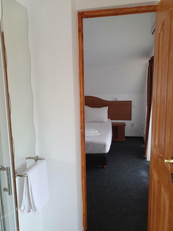 Tranzitrooms Bucureşti Ngoại thất bức ảnh